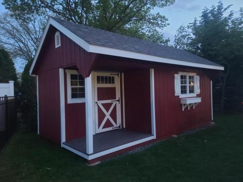 LISB-10-x-20-Garden-Quaker-barn-red-colonial-slate-4x7-deck-single-and-double-transom-doors-white-classic-flowerboxes-and-Z-shutters-2